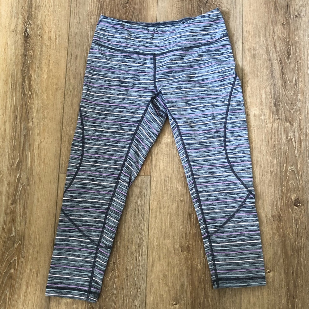 Zella Capri Women’s Leggings SIZE SMALL Activewear Gym Hiking Yoga Outdoor